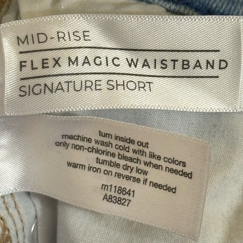 Lane Bryant Flex Magic Waist Mid Rise Signature Denim 4" Shorts Plus Size 20 - Picture 8 of 9